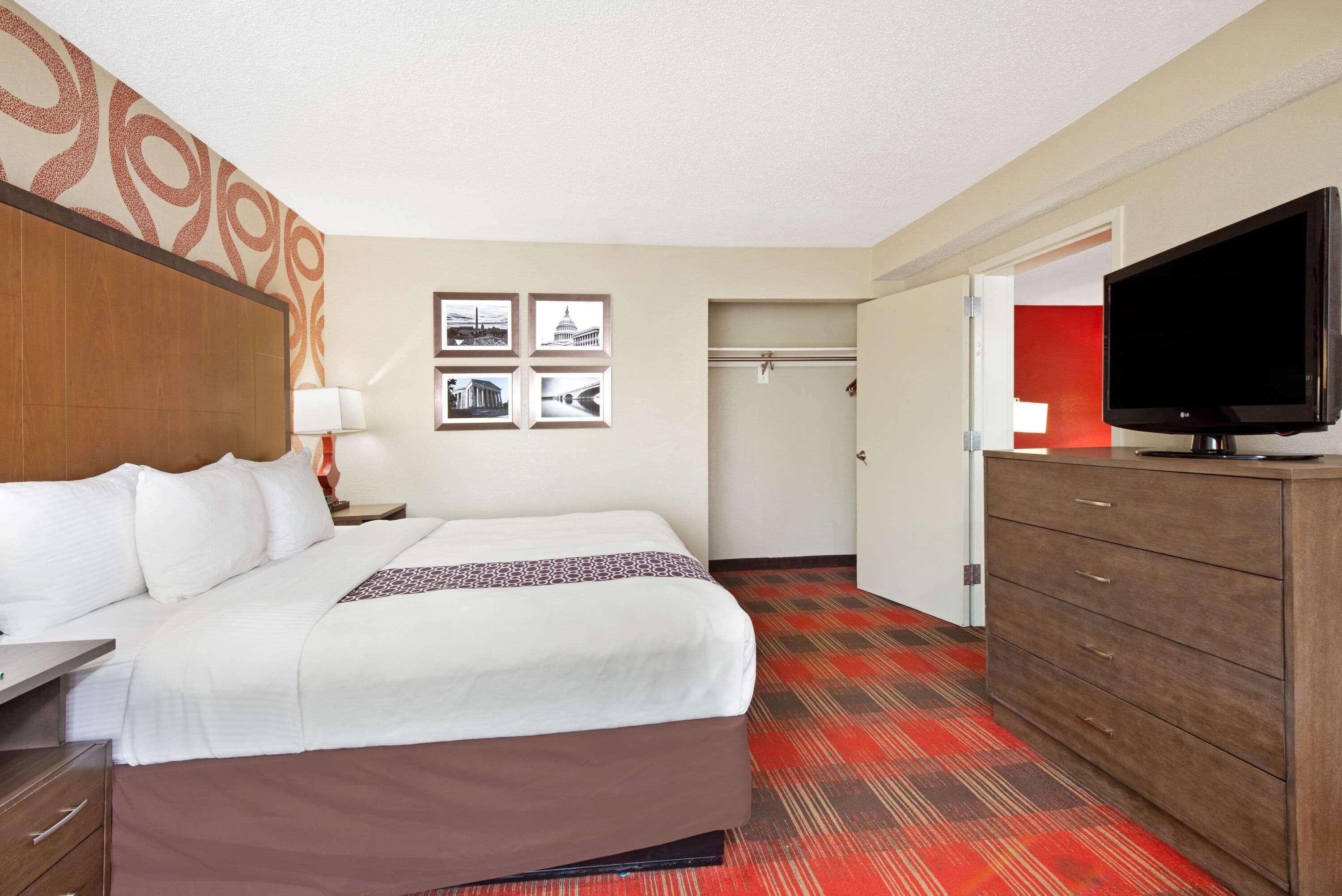 La Quinta & By Wyndham Dc Metro Capital Beltway Hotel